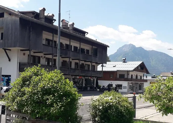 Breakfast Around The Mountains * Nebbiu