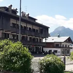 Breakfast Around The Mountains * Nebbiu
