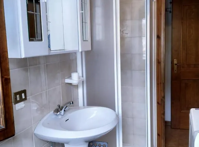 Апартаменты Breakfast Around The Mountains